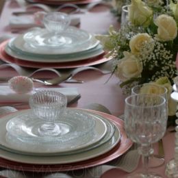 tavola rosa di Pasqua